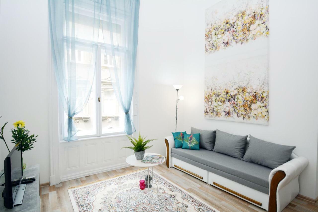 Lillybeth City Center Apartments Budapest Eksteriør billede